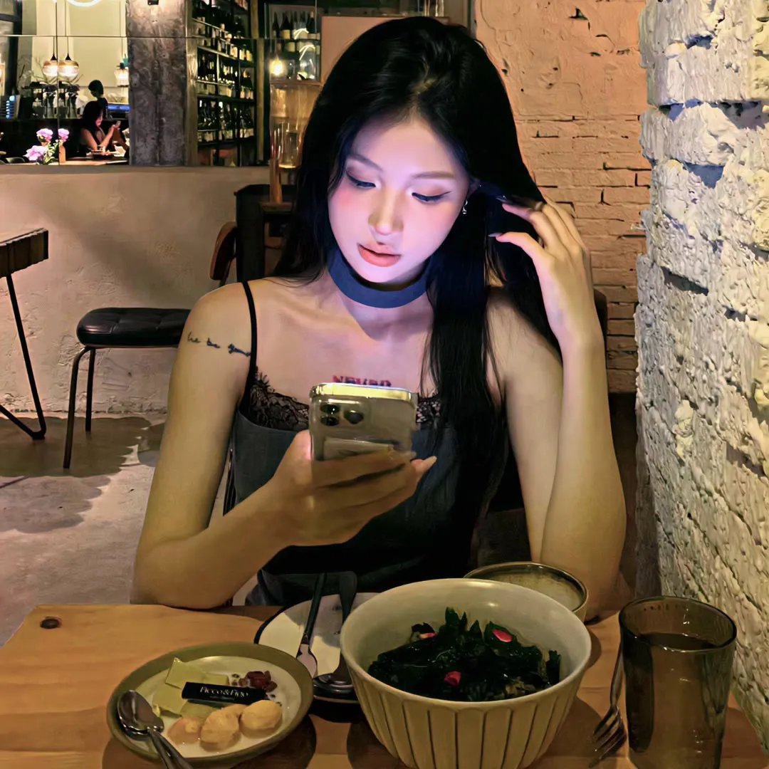 明星离婚传闻旧照被扒，前后半年内幕曝光，服务器被挤瘫痪